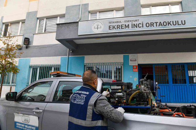 Esenyurt’ta Okullar İlaçlanıyor