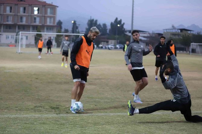 Eşin Group Nazilli Belediyespor, Yeni Teknik Direktör Toros İle İlk Antrenmanına Çıktı