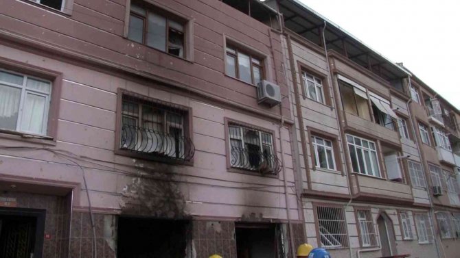 Fatih’te Doğal Gaz Patlamasının Bıraktığı Hasar Gün Ağarınca Ortaya Çıktı