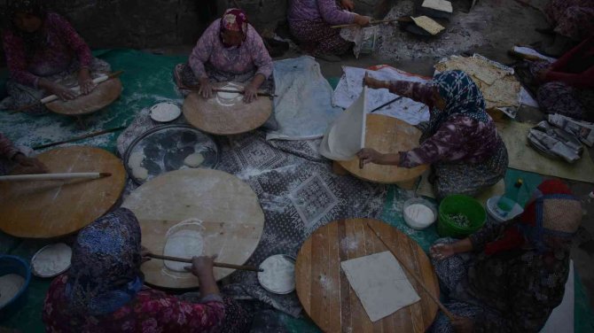 Balıkesir’de İmece Usulü Kış Hazırlıkları