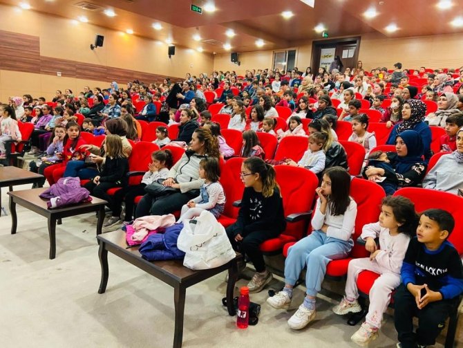 Germencikli Çocukların Tiyatro Sevinci