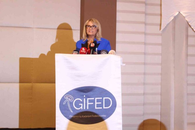 Akşener’den "Siyasette Kadın" İtirafı