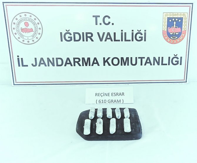 Iğdır’da Menfeze Saklanan Uyuşturucuyu Jandarma Ele Geçirdi