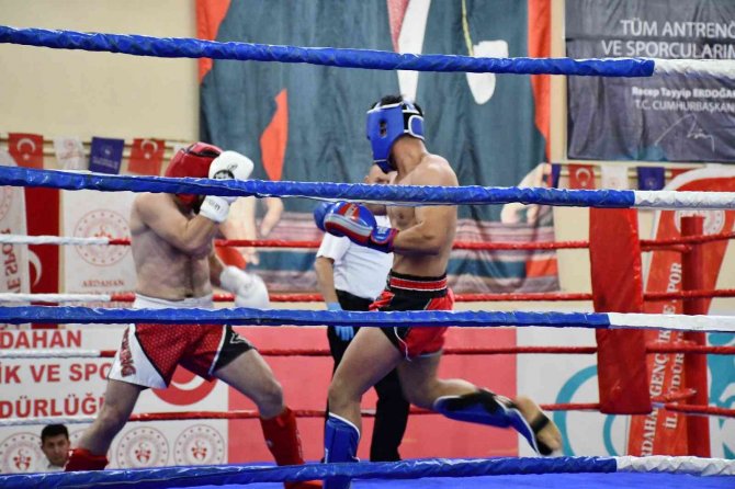 Kick Boks Zafer Kupası Başladı