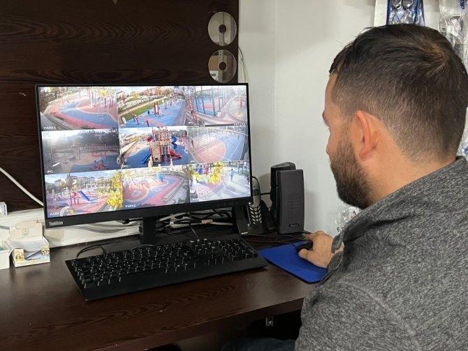 İ̇negöl’de Parklar 24 Saat Gözetim Altında