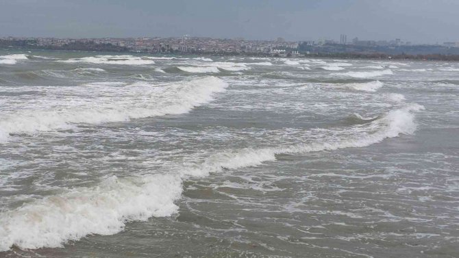 İ̇stanbul’da Lodos Etkili Oluyor
