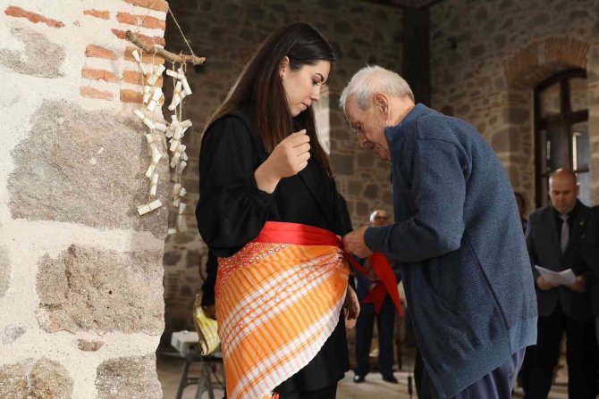 Peştemal Kuşandılar, Parşömen Ustalığına Yükseldiler