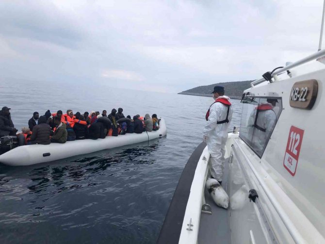 İ̇zmir Açıklarında 41 Göçmen Yakalandı, 9 Göçmen Kurtarıldı