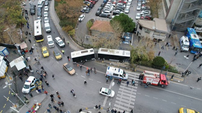 Kadıköy’de Metrobüsün Perondan Çıkarak Duvara Çaptığı Kaza Alanı Havadan Görüntülendi