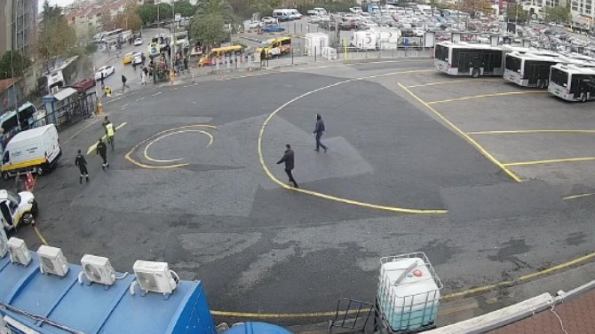 Kadıköy’de Metrobüsün Duvara Çarptığı Kaza Kamerada
