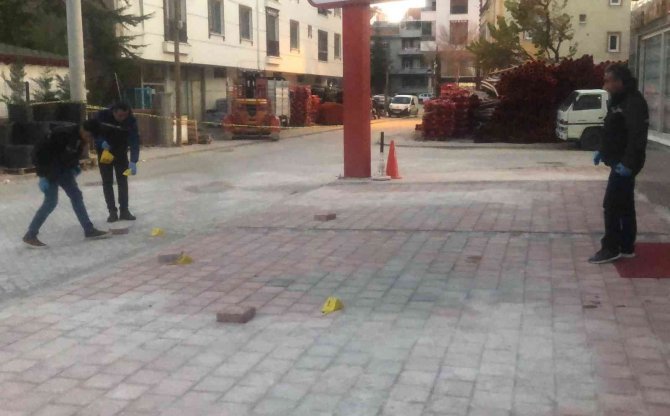 Yolda Yürürken Silahlı Saldırıya Uğradı, Ağır Yaralandı