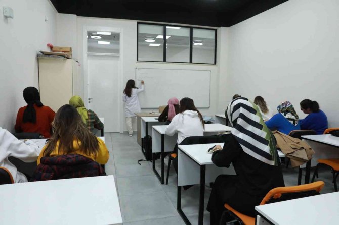 Gençler, Kaymek’in Hazırlık Kurslarından Memnun