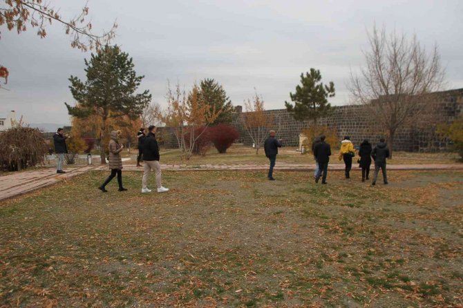 Malazgirt’i Gezen Yabancı Gazeteciler Kentin Tanıtımına Katkı Sağlayacak