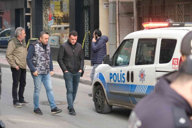 Sokak Ortasında Önce Eşini, Sonra Kendini vurdu