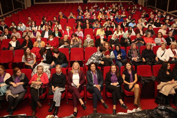 ’Kadın Hikayeleri’ İle Şiddete Dikkat Çektiler