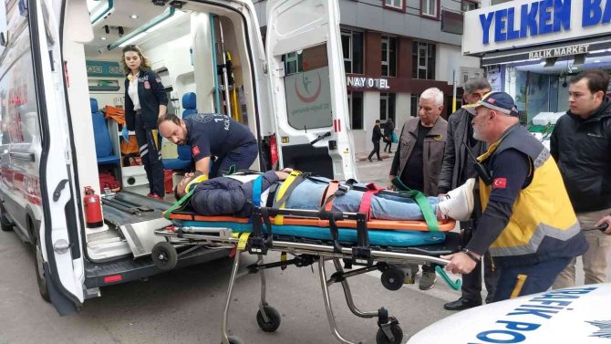 Motosiklet Kazasında Sürücü Metrelerce Sürüklendi