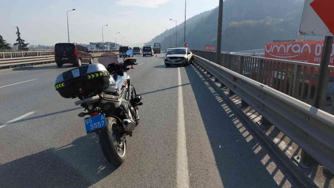 Samsun’da Otomobil Viyadük Korkuluklarına Çarptı: 1 Yaralı