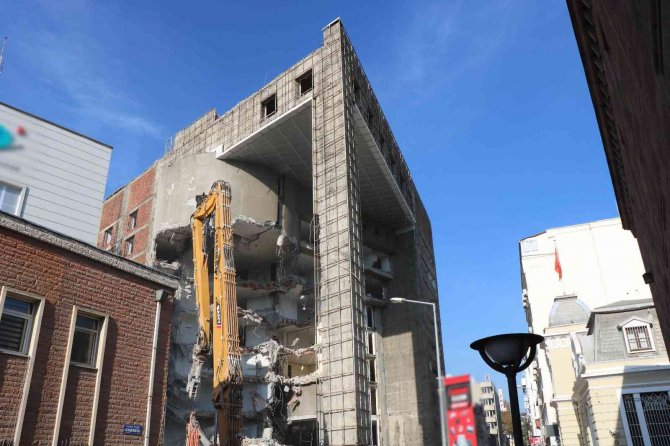 Dev Binada Yıkım Hızlandı