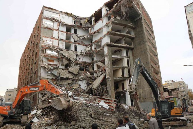 Dev Binanın Yıkılma Anı Kamerada