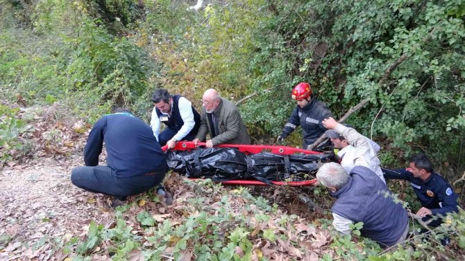 Bursa’da Kontrolden Çıkan Otomobil 15 Metre Yükseklikten Dereye Uçtu : 1 Ölü 1 Yaralı