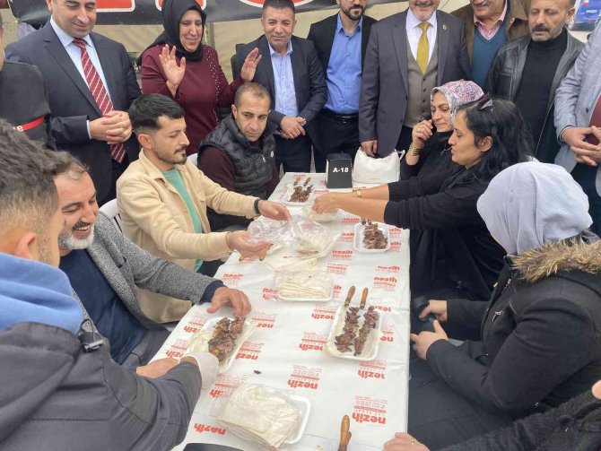 Sultangazi’de Erzurum Cağ Kebabı Ve İ̇spir Kuru Fasulyesi Festivali Başladı
