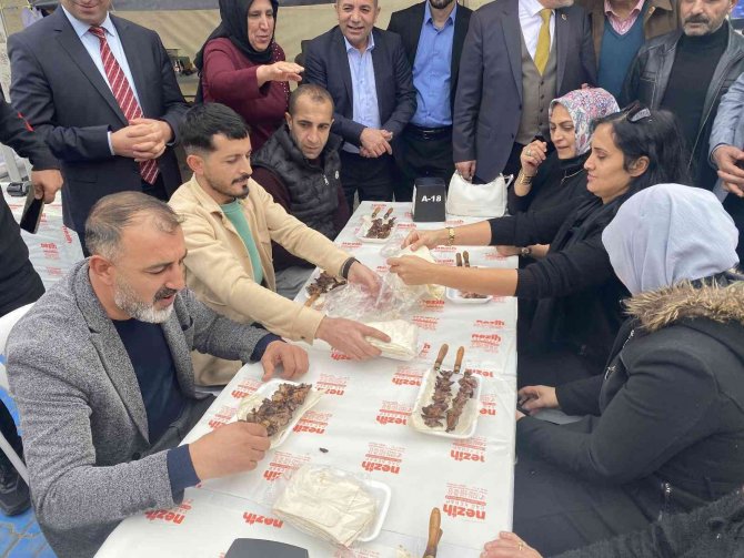 Sultangazi’de Erzurum Cağ Kebabı Ve İ̇spir Kuru Fasulyesi Festivali Başladı