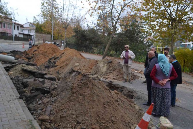Tekirdağ’da İşçi Kepçenin Kazdığı Çukura Düştü
