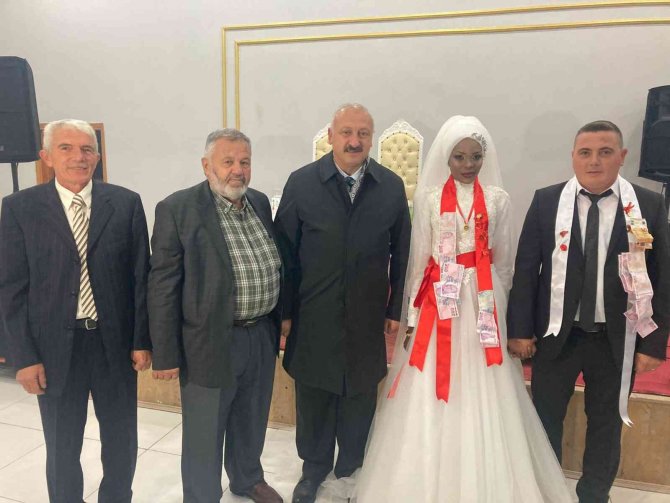 Nijerli Öğretmen Trabzon’a Gelin Geldi