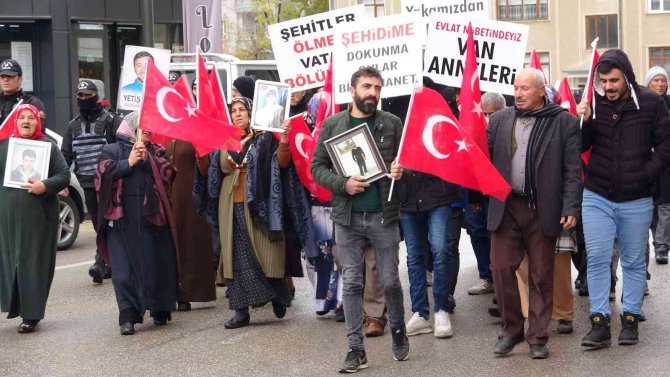 Evlat Nöbetindeki Ailelerden İ̇stanbul Saldırısına Sert Kınama