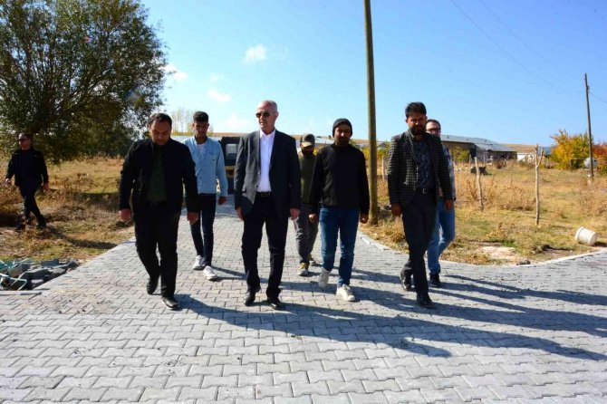 Tuşba Belediyesinden 13 Mahalleye 160 Bin Metrekare Kilit Parke Taşı