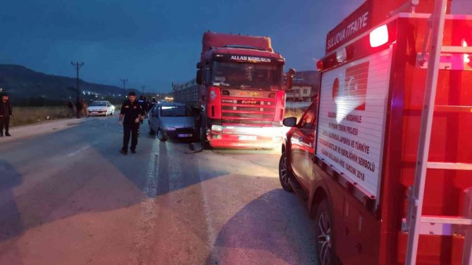 Tırın Yakıt Deposuna Çarpmaktan Böyle Kurtuldu