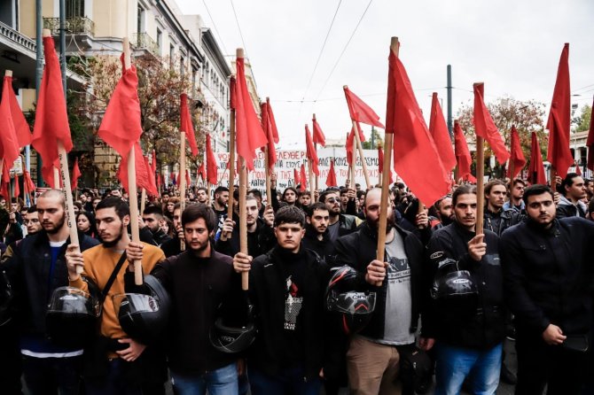 Yunanistan’da 17 Kasım Öğrenci Direnişi’nin 49. Yıl Dönümünde Yüzlerce Kişi Abd Büyükelçiliğine Yürüdü