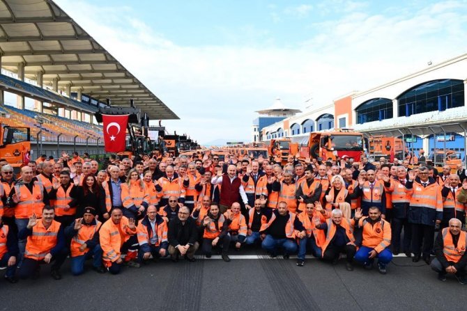 Yurt Genelinde Karla Mücadelede 13 Bin 52 Personel, 11 Bin 490 Makine Ve Ekipman İle Hizmet Verilecek