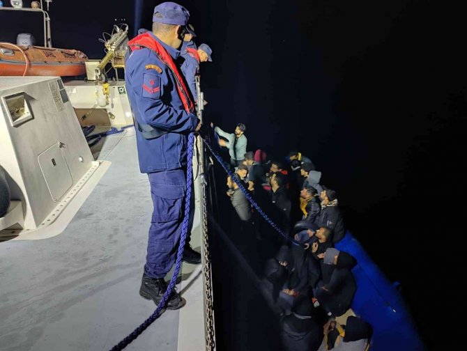 61 Düzensiz Göçmen Yakalandı, 6’sı Kurtarıldı