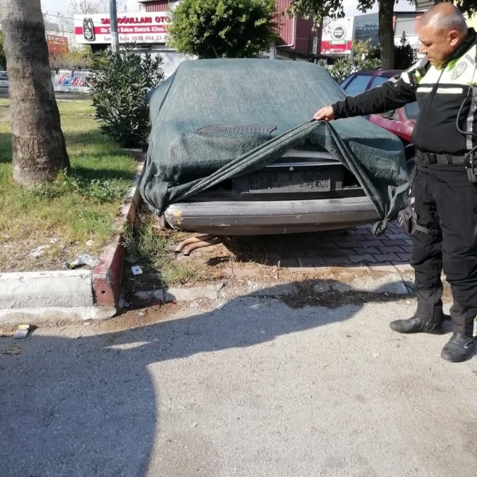 Antalya’da Uygunsuz Park Eden Ve Hurda Araçlar Sorgulandı