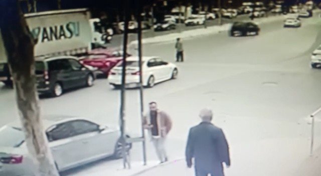 Ataşehir’de Kamyonun Altında Kalan Vatandaş Metrelerce Sürüklendi
