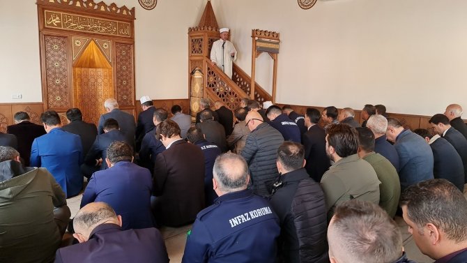 Hükümlüler Kendi Yaptıkları Camide Cuma Namazını Kıldı