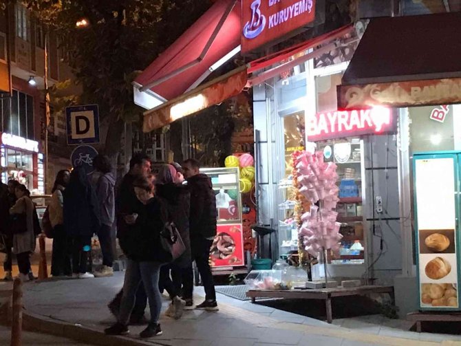 Bilecik’te Yayalar Kaldırım Üstü Konulan Malzemelerden Şikâyetçi