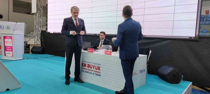 Bingöl’de ’İ̇lk Evim İ̇lk İ̇ş Yerim’ Projesinde Kuralar Çekildi, İsmi Çıkanlar Büyük Sevinç Yaşadı