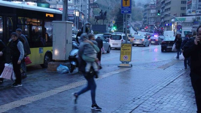 Bursa’da Lodos Ve Yağmur Hayatı Felç Etti