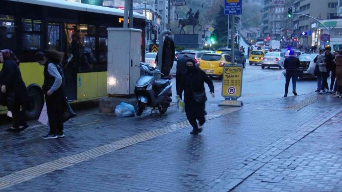 Bursa’da Lodos Ve Yağmur Hayatı Felç Etti