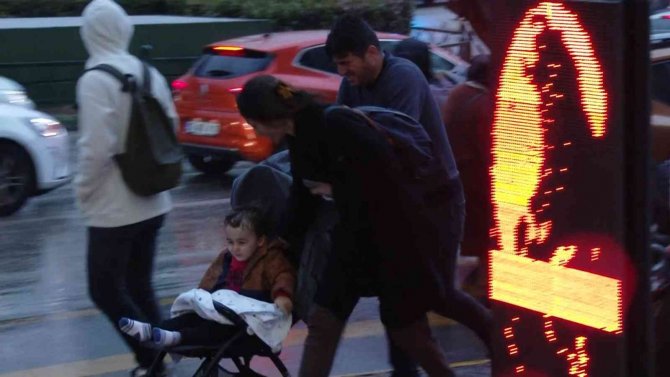 Bursa’da Lodos Ve Yağmur Hayatı Felç Etti