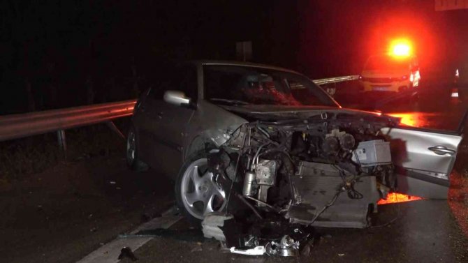 Bursa’da Bariyerlere Vuran Otomobile Arkadan Gelen Tır Çarptı: 1’i Ağır 2 Yaralı