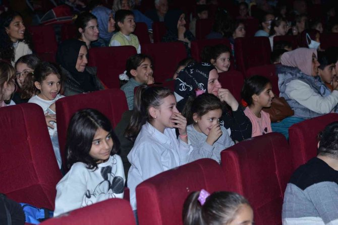 Tiyatro Festivaline Coşkulu Veda