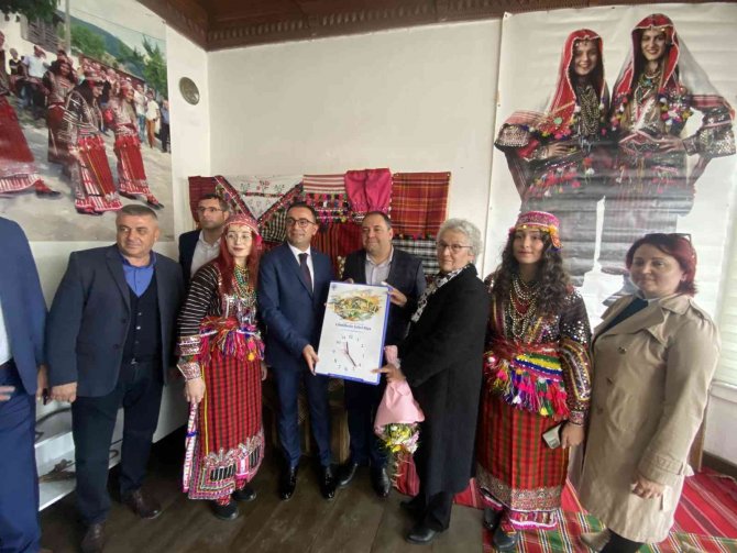 Biga Mor Salkımlı Kültür Evi Açıldı