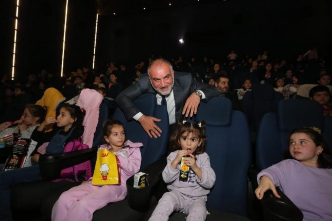 Başkan Ve Çocuklar ‘Aslan Hürkuş Görevimiz Gökbey’i İzledi