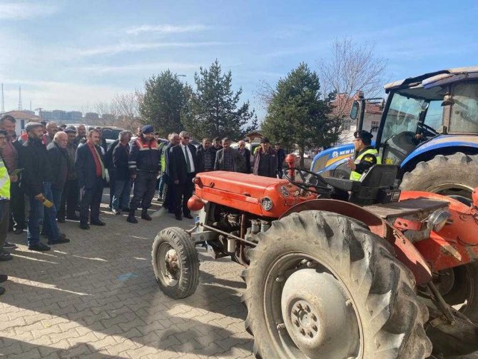 Çiftçilere Trafik Eğitimi