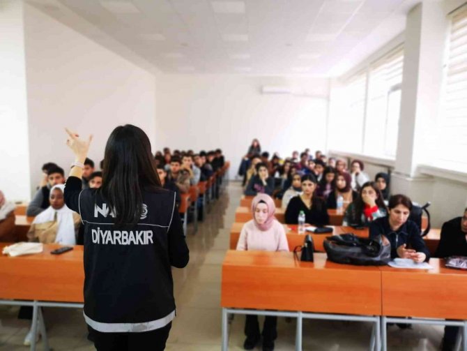 Diyarbakır’da 3 Bin 72 Vatandaşa Uyuşturucuyla Mücadele Eğitimi