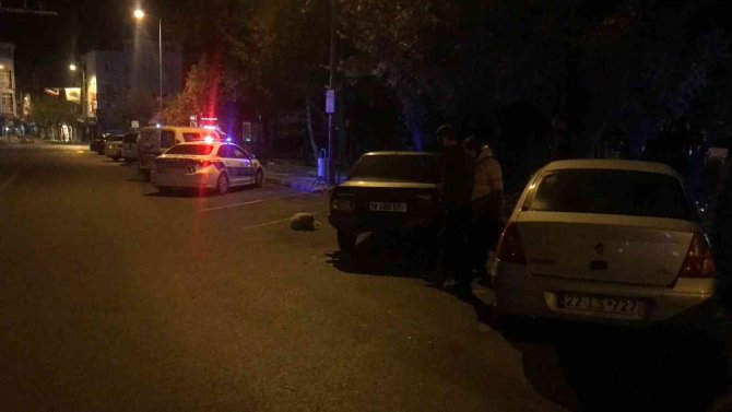 Edirne’de Motosiklet Park Halindeki Araca Çarptı: 2 Yaralı