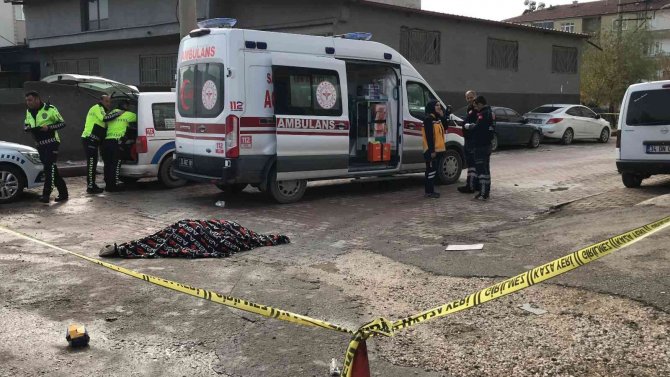 Beton Mikserinin Altında Kalan Kadın Hayatını Kaybetti